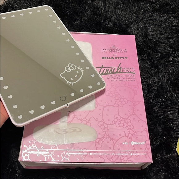 Hello Kitty Edition Touch Pro LED Mirror with Bluetooth Audio+Speakerphone - Picture 7 of 9